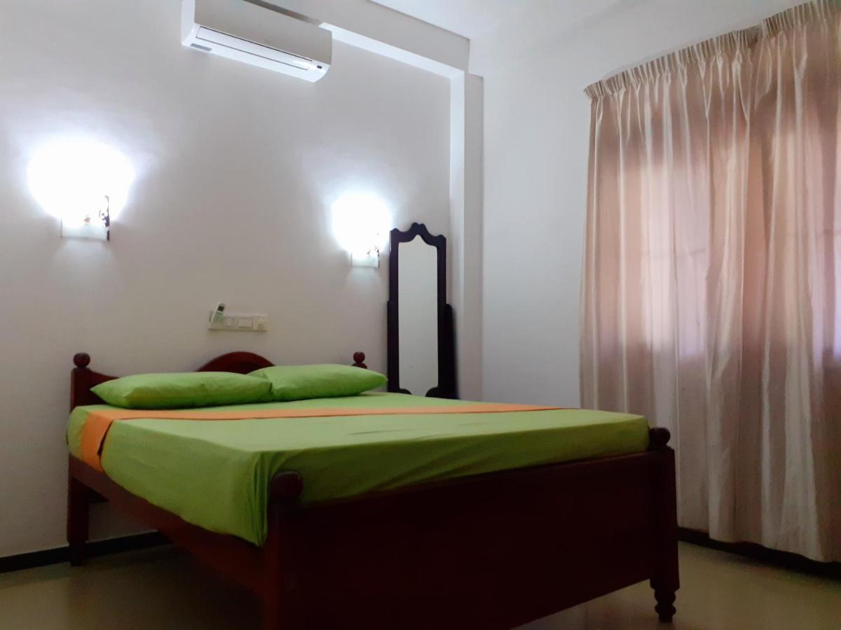 Om Villa Hikkaduwa Exterior photo