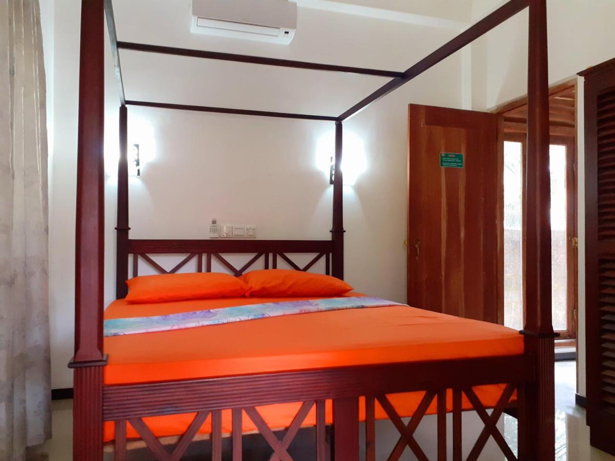 Om Villa Hikkaduwa Exterior photo